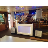 Verhuur MIAMI stijlvol wit DJ Meubel inclusief 2x CDJ2000NXS2 en DJM900NXS2
