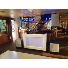 Verhuur MIAMI stijlvol wit DJ Meubel inclusief 2x CDJ2000NXS2 en DJM900NXS2