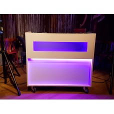 Verhuur GIGBOOTH White DJ bar op wielen incl. LED verlichting inclusief 2x CDJ2000NXS2 / DJM900NXS2